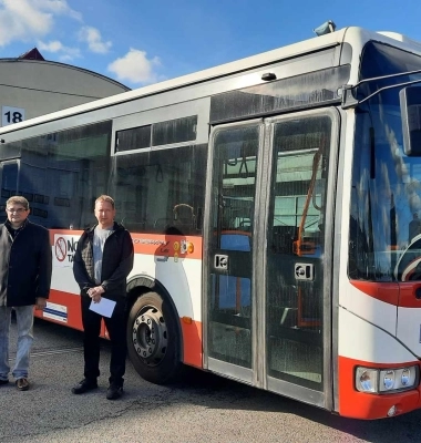 foto z předání autobusu